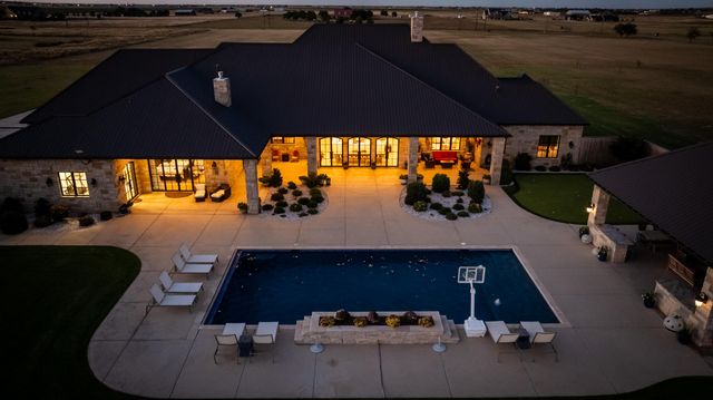 8216 E County Rd 6100, Idalou, TX 79329