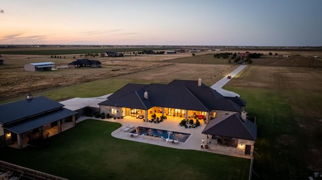 8216 E County Rd 6100, Idalou, TX 79329