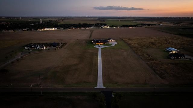 8216 E County Rd 6100, Idalou, TX 79329