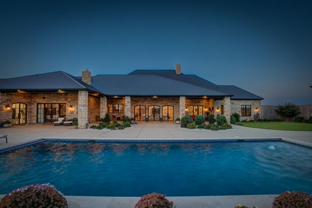 8216 E County Rd 6100, Idalou, TX 79329