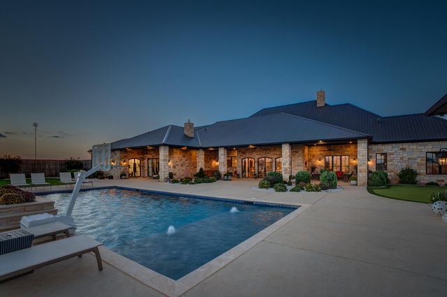 8216 E County Rd 6100, Idalou, TX 79329