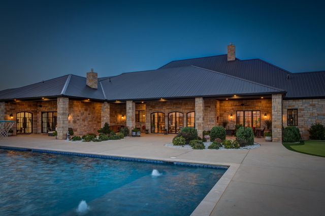 8216 E County Rd 6100, Idalou, TX 79329