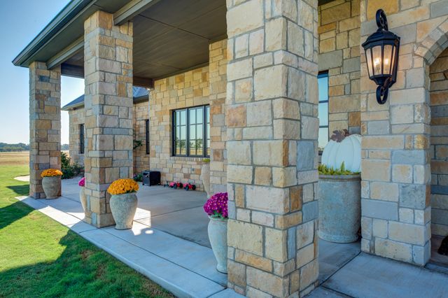 8216 E County Rd 6100, Idalou, TX 79329