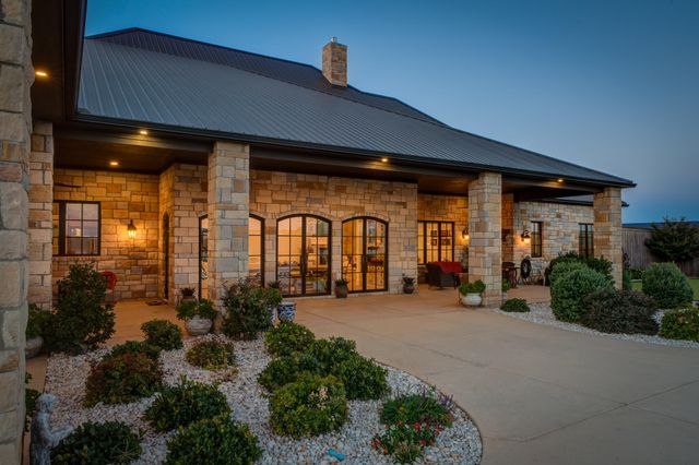 8216 E County Rd 6100, Idalou, TX 79329