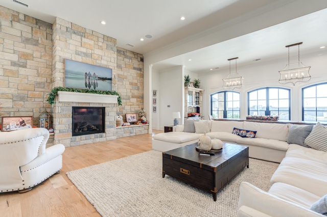 8216 E County Rd 6100, Idalou, TX 79329