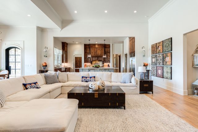 8216 E County Rd 6100, Idalou, TX 79329