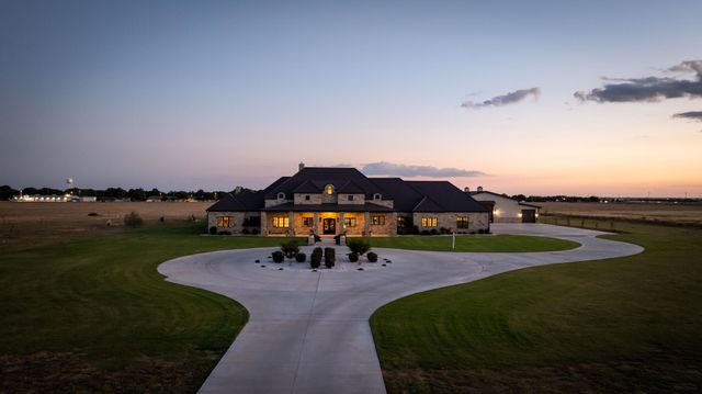 8216 E County Rd 6100, Idalou, TX 79329