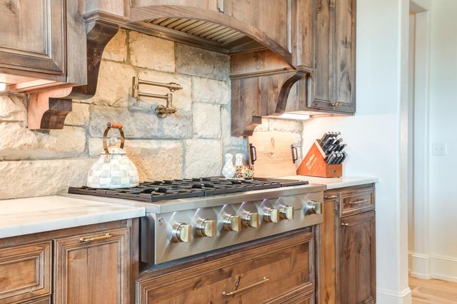 8216 E County Rd 6100, Idalou, TX 79329