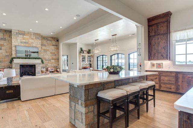 8216 E County Rd 6100, Idalou, TX 79329