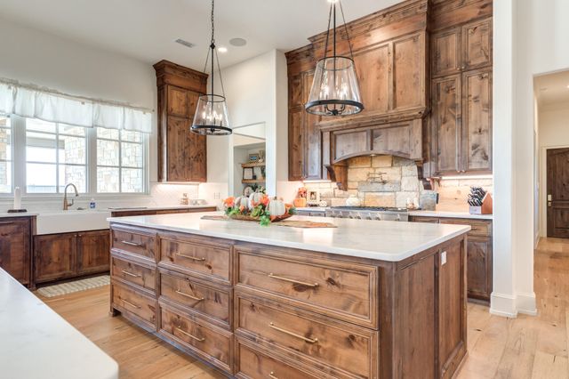 8216 E County Rd 6100, Idalou, TX 79329