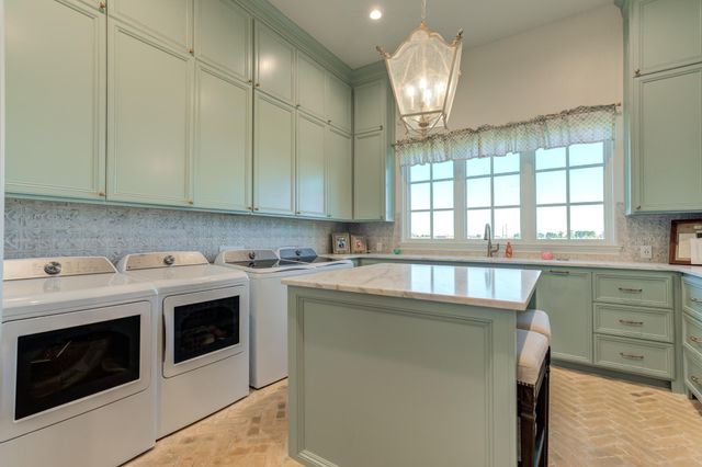 8216 E County Rd 6100, Idalou, TX 79329