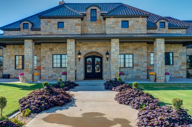 8216 E County Rd 6100, Idalou, TX 79329