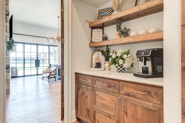 8216 E County Rd 6100, Idalou, TX 79329