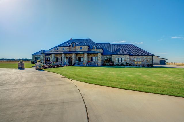 8216 E County Rd 6100, Idalou, TX 79329