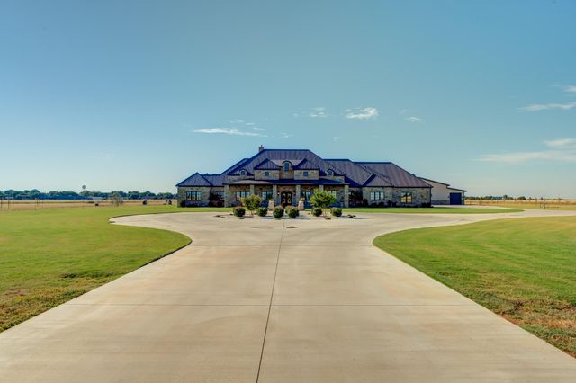 8216 E County Rd 6100, Idalou, TX 79329