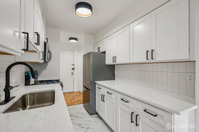 123 S Adelaide Avenue 3J, Highland Park, NJ 08904