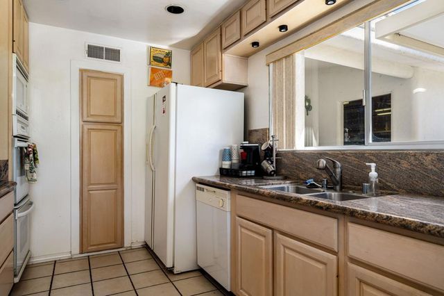 5165 E Lakeside Drive, Palm Springs, CA 92264