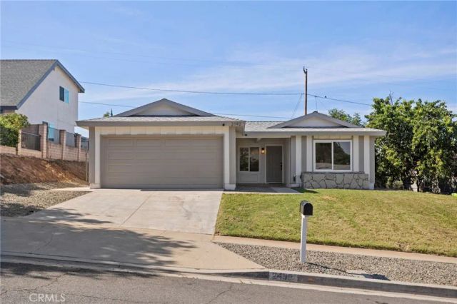 2192 Adrienne, Corona, CA 92882