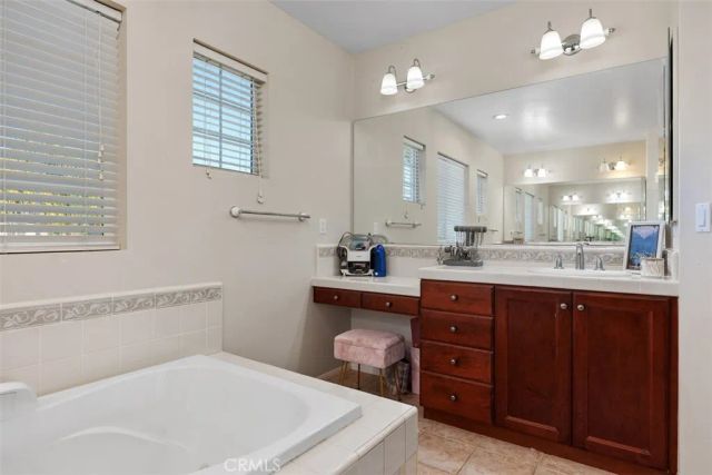 2381 Douglaston Glen, Escondido, CA 92026