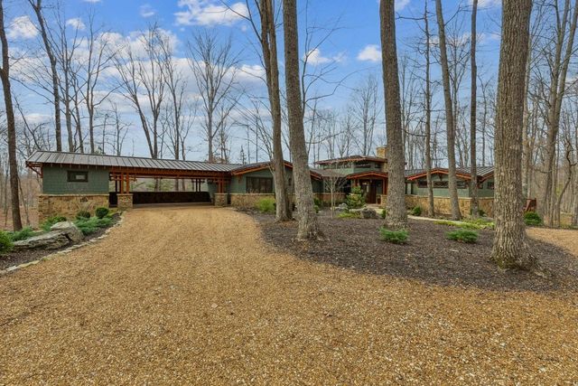 394 Myers Point Rd, Sewanee, TN 37375