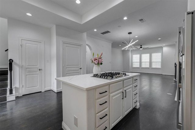 19 Versante Court, Houston, TX 77070