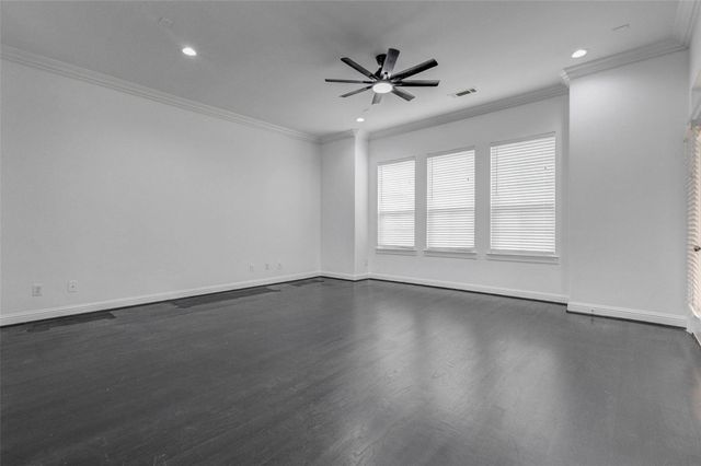 19 Versante Court, Houston, TX 77070