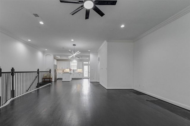 19 Versante Court, Houston, TX 77070