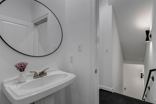 19 Versante Court, Houston, TX 77070