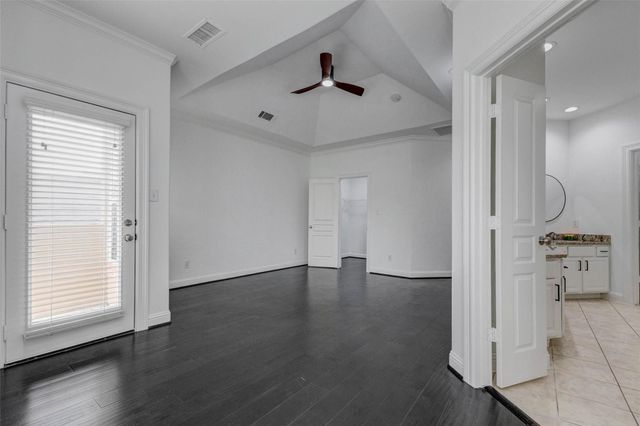 19 Versante Court, Houston, TX 77070