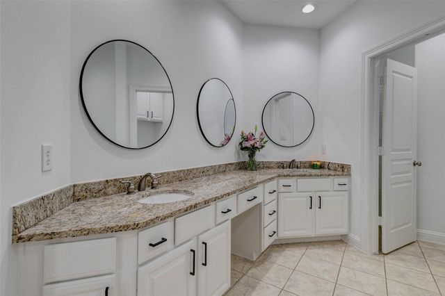19 Versante Court, Houston, TX 77070