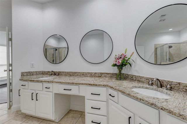 19 Versante Court, Houston, TX 77070