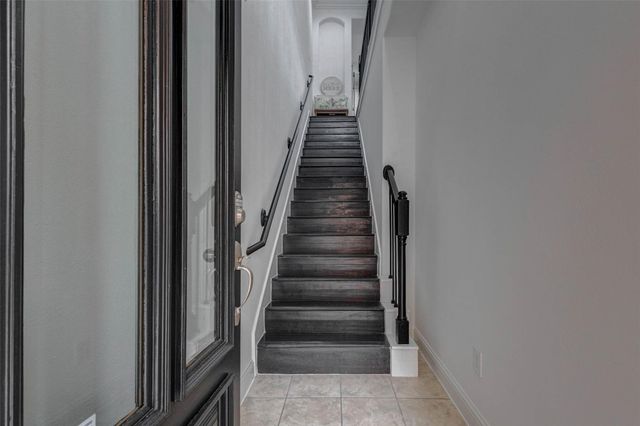 19 Versante Court, Houston, TX 77070
