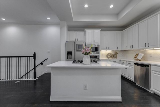 19 Versante Court, Houston, TX 77070