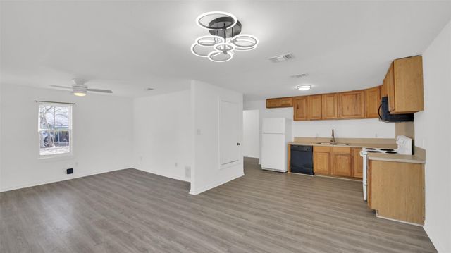 908 Tank ST, Lockhart, TX 78644