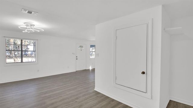 908 Tank ST, Lockhart, TX 78644