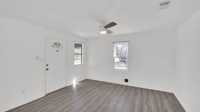 908 Tank ST, Lockhart, TX 78644