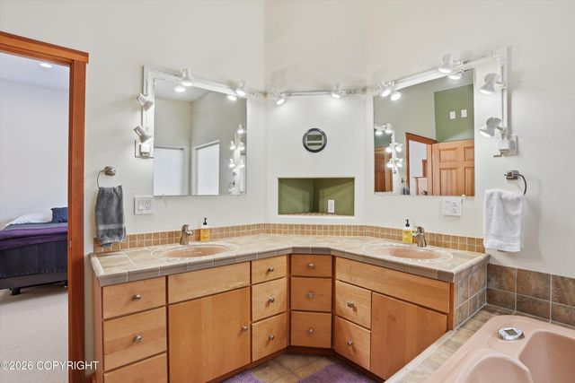 8115 N Highlander Loop, Palmer, AK 99645