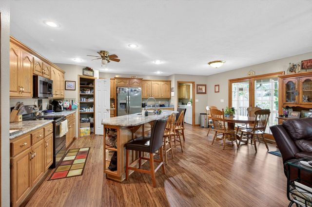 13830 E E Musket Road, Nevada, MO 64772