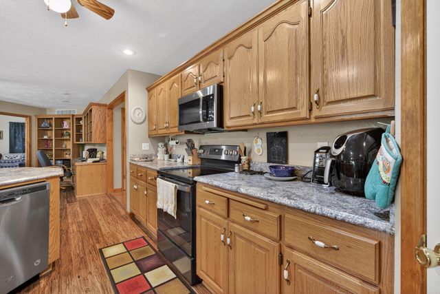 13830 E E Musket Road, Nevada, MO 64772