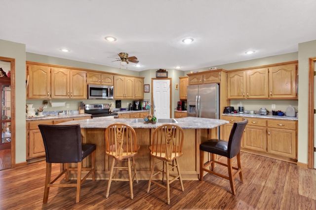 13830 E E Musket Road, Nevada, MO 64772