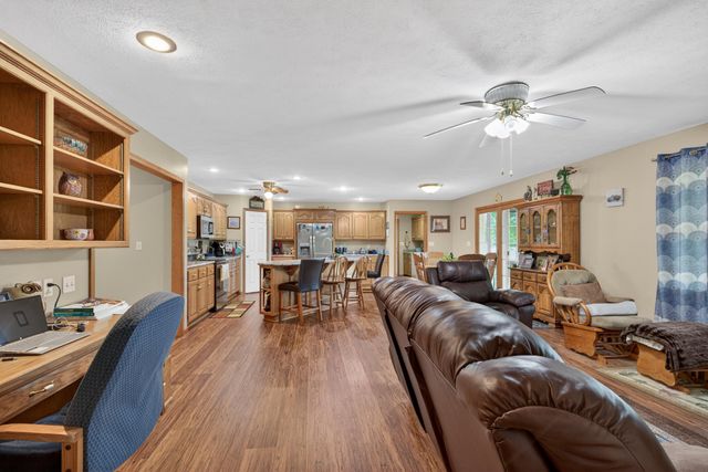 13830 E E Musket Road, Nevada, MO 64772