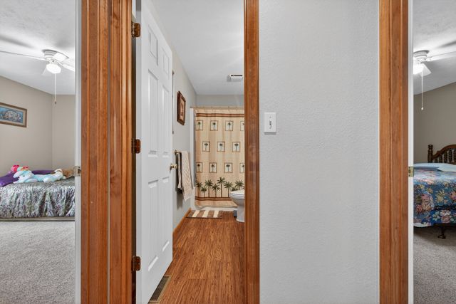 13830 E E Musket Road, Nevada, MO 64772
