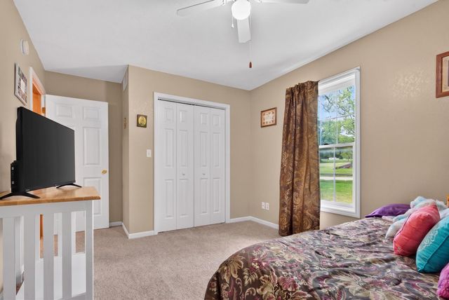 13830 E E Musket Road, Nevada, MO 64772