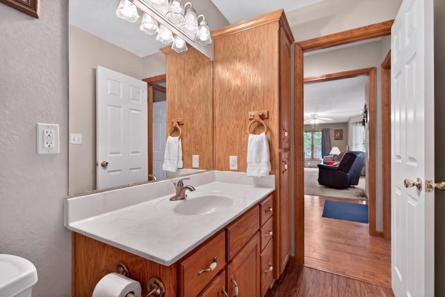 13830 E E Musket Road, Nevada, MO 64772