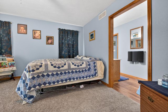 13830 E E Musket Road, Nevada, MO 64772