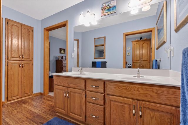 13830 E E Musket Road, Nevada, MO 64772