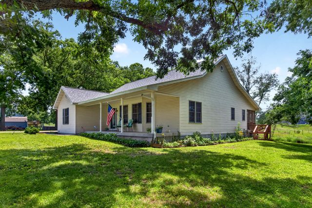 13830 E E Musket Road, Nevada, MO 64772