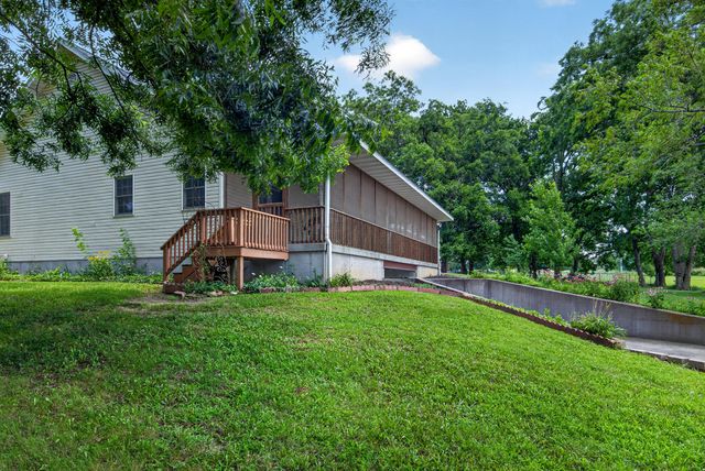 13830 E E Musket Road, Nevada, MO 64772