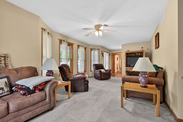 13830 E E Musket Road, Nevada, MO 64772