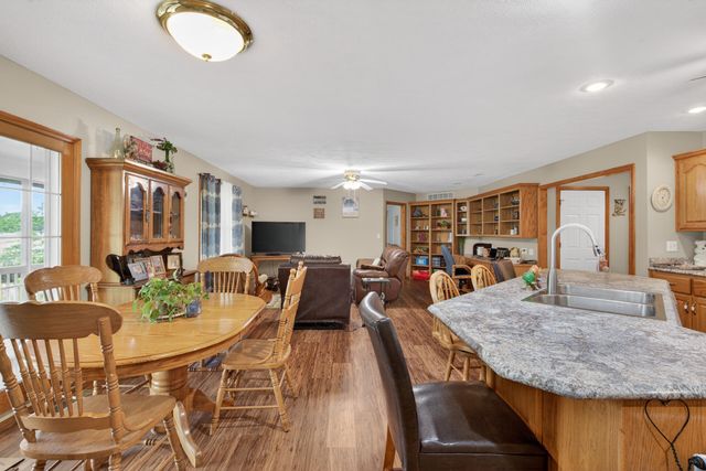 13830 E E Musket Road, Nevada, MO 64772
